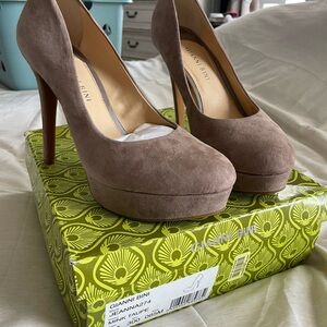 Gianni Bini Mink Suede Taupe 5” Heels "Jeanna274"